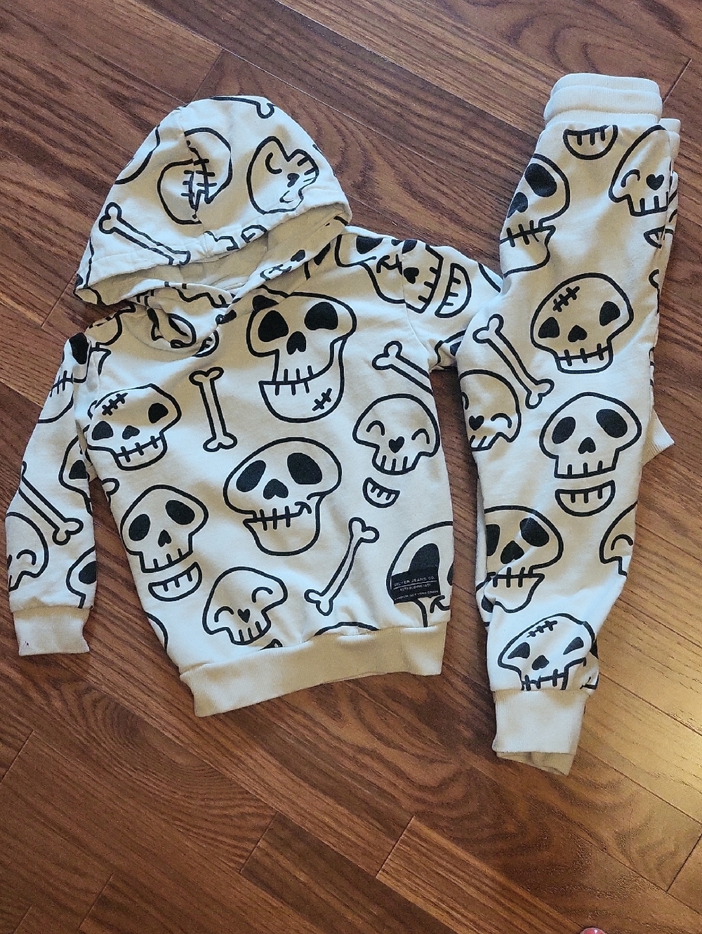 Silver Jeans cream pullover hoodie and joggers set with black skull print